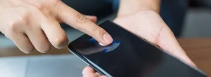 La technologie sous l'écran de l'iphone 18